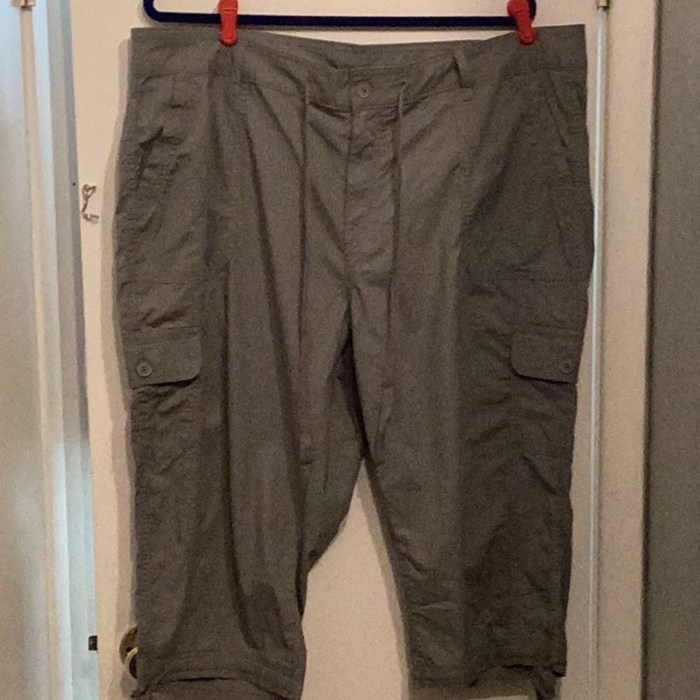 St. John's Bay Gray Capris